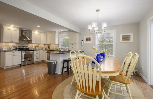 East Harwich House | Poppys Pond: Pondfront Cape Home with A/C & Wifi