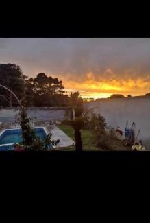 Piraquara House | Por do sol piscina e skate e churrasco