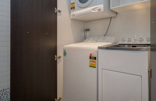 Whangamata Cottage | Port Break - Central Whangamata Apartment