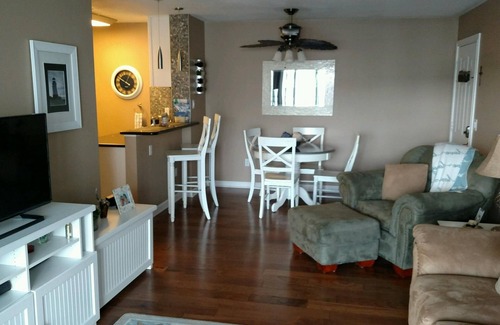 Port Clinton Condo | Port Clinton paradise! 2BR/1 bath condo on Lake Erie with lake and marina view.