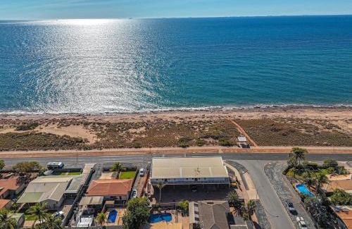 Wedgefield Apartment | Port Hedland Business Suite - Oceanfront & Private