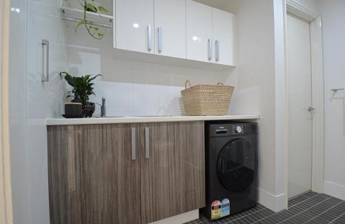 Wedgefield Apartment | Port Hedland Business Suite - Oceanfront & Private