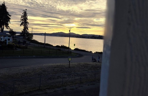 Retsil House | Port Orchard Water Lovers Dream Sinclair Inlet-Fully Furnished detached house