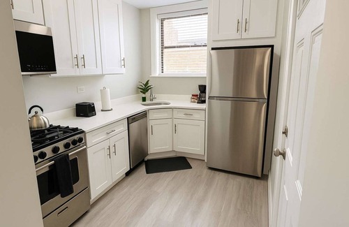 Chicago Apartment | Portage Park 1BR Retreat