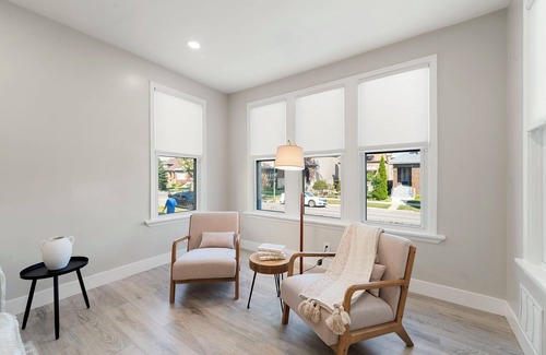Chicago House | Portage Park,Jacuzzi, Movie Theater, Game Room, Gym, Arcade, Fits 16 Guest, Deck