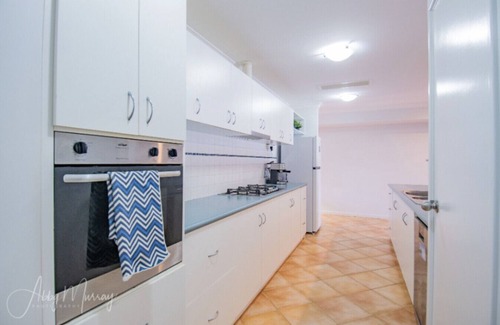 Geographe House | Portside Paradise: Experience Waterfront Lifestyle