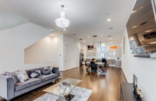 Spring Branch East House | Posh Italian home with a rooftop terrace!