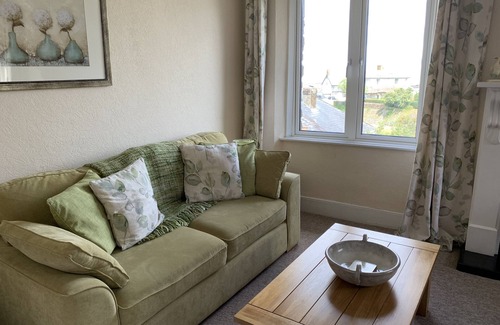 Lynmouth Apartment | POSTMAN'S REST LYNMOUTH SECOND FLOOR APARTMENT OVERLOOKING SEA, PRIVATE PARKING