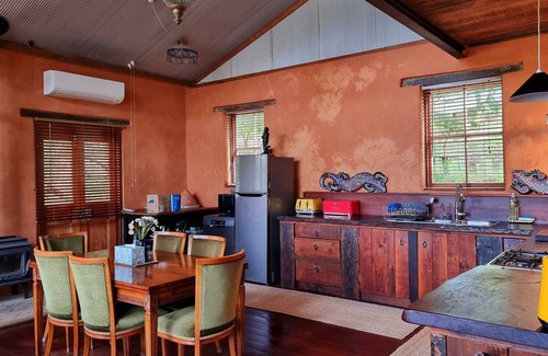 Kanimbla Cottage | Potters Studio - 100 acres of paradise!