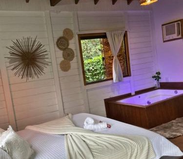 Praia do Rosa Apartment | Pousada Coração do Rosa - com Piscina Jacuzzi charme e conforto Pertinho do centrinho do Rosa