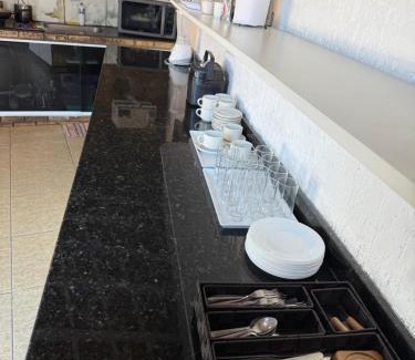 Praia Grande Hotel | Pousada do Trovão - Aluguel Econômico Premium