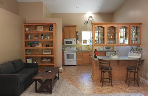 Exeter House | Powell Ranch Enjoy jacuzzi on beautiful farm