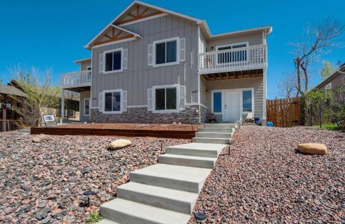 Colorado Springs House | Power Haus Scenic Escape w Gym & Outdoor BBQ