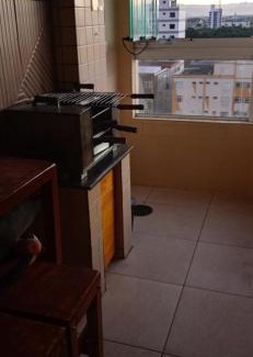Maracana Apartment | Prédio com piscina na cobertura frente ao mar, apartamento para até 6 pessoas e 3 crianças até 8 anos, churrasqueira na sacada, Wi-Fi grátis, NÃO oferecemos roupas de cama e banho, 1 vaga de garagem, na Praia Grande-Vila Mirim