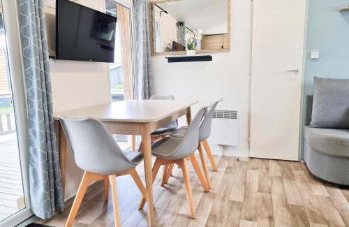 Oostkapelle Ski Chalet | Prachtig chalet OK50 D12 op familiecamping