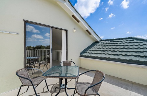 Bella Vista Condo | Practically on the beach; short walk across Carlin Park to the sand! β€οΈππ