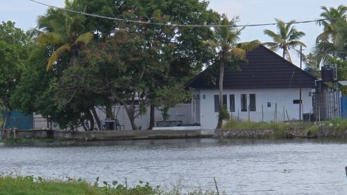 Vypin Villa | Pradeep's Backwater Villa