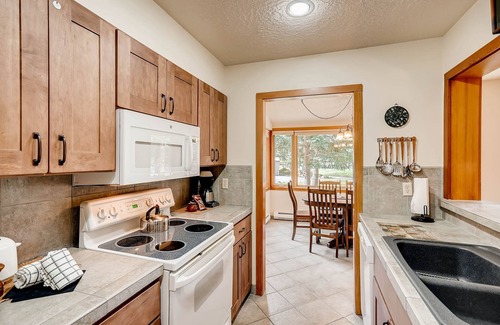 Lakeside Village Condo | Premier 2br/2ba In Lakeside Ge- Kids Ski Free! 2 Bedroom Condo by RedAwning