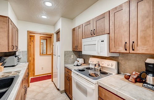 Lakeside Village Condo | Premier 2br/2ba In Lakeside Ge- Kids Ski Free! 2 Bedroom Condo by RedAwning