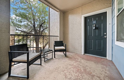Fossil Creek Apartment | Premium 2BR 2BA Apartment Stay with Chic Interior