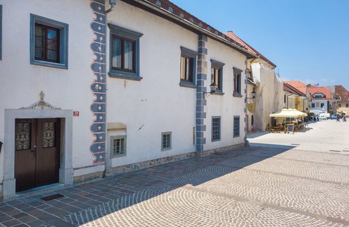 Radovljica Apartment | Premium Apartment for 6 in the city of the sun