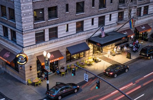 Downtown Portland Apartment | Premium King | Rose City Hub + Pulitzer Tribute