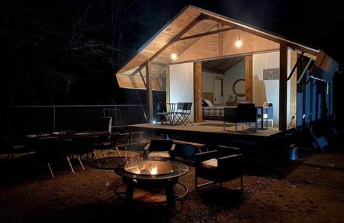 Bastrop Cabin | Premium Lakefront Cabin #3: The Firefly (Austin)