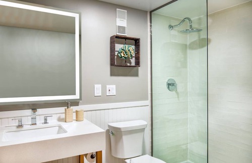 North Ocean City Hotel | Premium Ocean 2 Queens, Ashore Resort & Beach Club, Beach Umbrellas