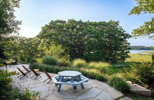 Gloucester House | PREMIUM PROPERTY - Private 2-Acre Retreat - MODERN 4 Bedrooms - See Video Tour