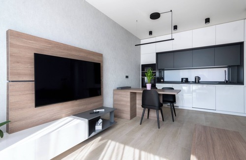 Prague 5 Apartment | Premium Spacious Top-Floor with A/C, 𝗙𝗿𝗲𝗲 𝗣𝗮𝗿𝗸𝗶𝗻𝗴, 200Mb WiFi