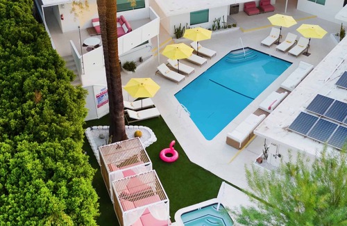 Uptown Design District Apartment | Premium Suite, King Bed With Sofa Bed, Pool View