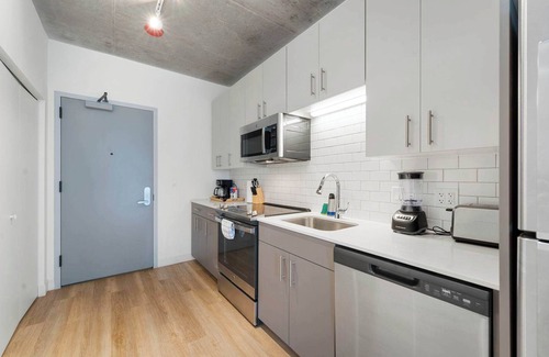 River North Apartment | Premium Urban 4BR - Perfect Mix of Comfort & Location