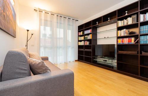 Tricolore Apartment | PREMUDA20 Milan elegant apartment by Hospity