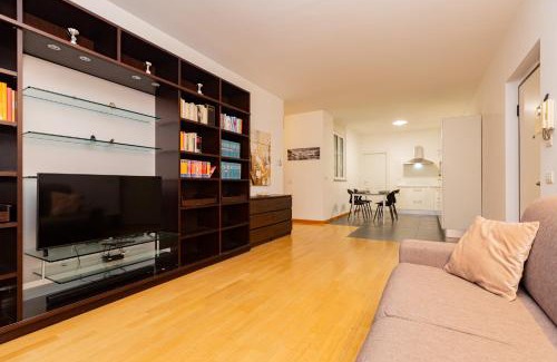Tricolore Apartment | PREMUDA20 Milan elegant apartment by Hospity