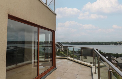 Pembroke Dock Cottage | PRESELI HEIGHTS, family friendly, with pool in Pembroke Dock