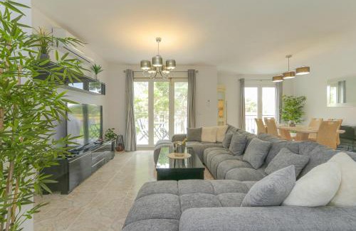 Orihuela Costa Apartment | Presidential suite Villamartin Plaza Av Brisas 67