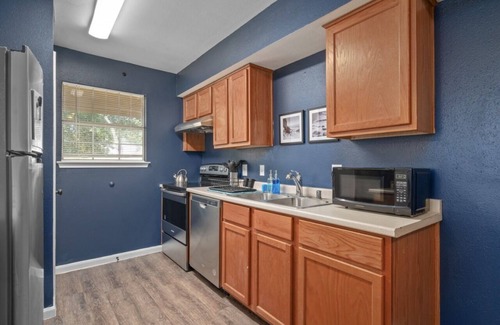 Cypress Apartment | Price Drop! [20% Discount]3-BR Apt | Free parking- 14B