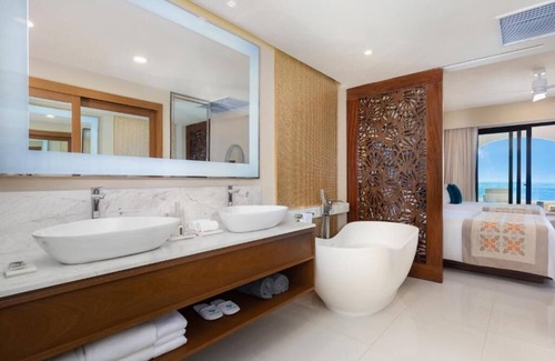 Santa Rosa Resort | Prime Cabo San Lucas Location! 1 Bedroom Suite at Brand New Resort!