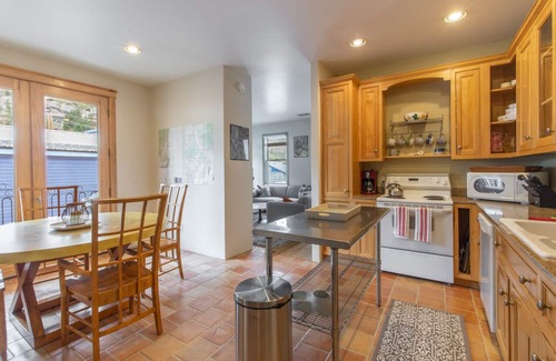 Ouray Apartment | Prime Downtown Location - Great, Convenient Condo - A/C - Pet Friendly