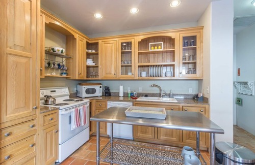 Ouray Apartment | Prime Downtown Location - Great, Convenient Condo - A/C - Pet Friendly