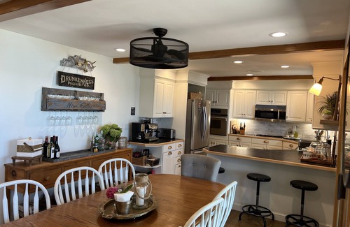 Beulah House | PRIME FALL & WINTER OPENINGS-BEAUTIFUL LAKE RETREAT-SLEEPS 20