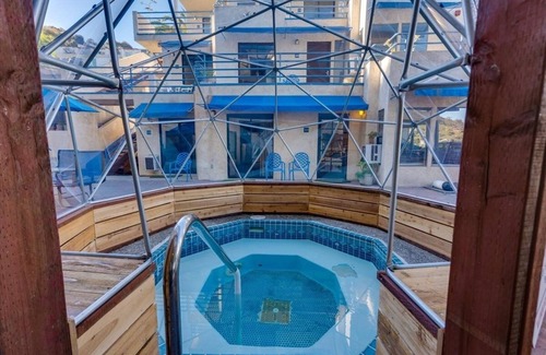 Avalon Hotel | Prime Location: 2 Charming Rooms Near Descanso Beach – 9 Min Walk to Shore