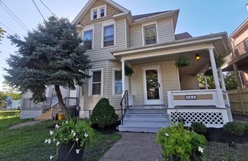 Downtown Niagara Falls House | Prime location! 4 bedroom house located right next to the casino and the falls