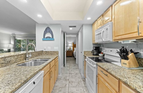 Whitney Beach Hotel | Prime Location, Endless Gulf Views - Beach Castle Resort #9 by RVA