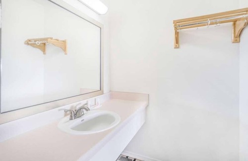 Lookout Valley Neighborhood Association Resort | Prime Location! Pet-friendly, Free Parking, Close to Tennessee Aquarium!