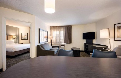 Schiller Park Hotel | Prime Location! TWO Spacious 1BR Suites with Kitchens, Free Airport Shuttle!