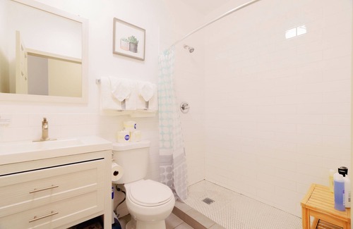 Wicker Park Apartment | Prime Wicker Park Studio Close to Shops & Dining