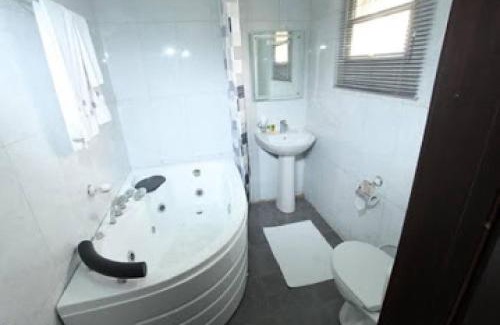 Lagos Cabin | Prince Of Anthony 1960 Hotel-apartment