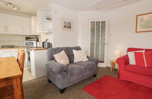 Windermere Cottage | PRIORY GHYLL, family friendly, with a garden in Bowness-On-Windermere