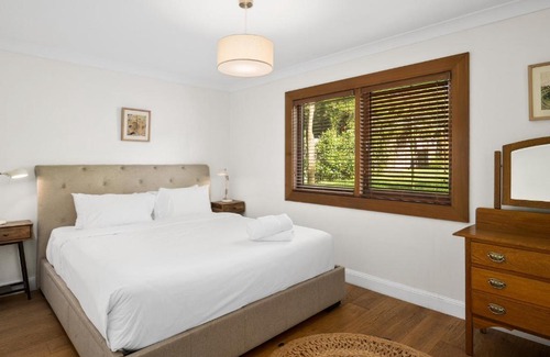 Mittagong House | Pristine 4-Bed Railway Cottage with Studio